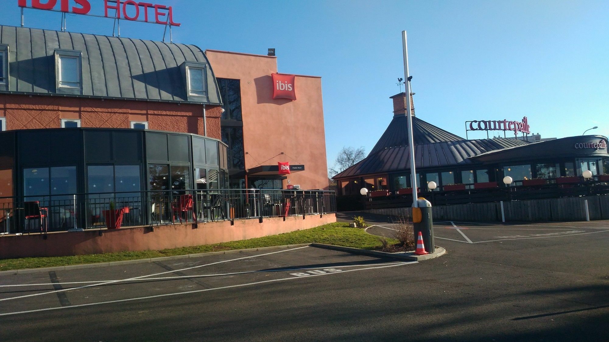 Hotel Ibis Chalon Sur Saone Nord Esterno foto